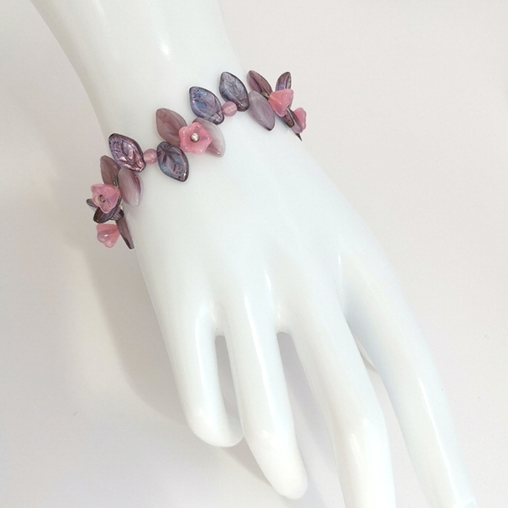 Vintage Czech purple beaded bracelet stretch Leaves Flowers